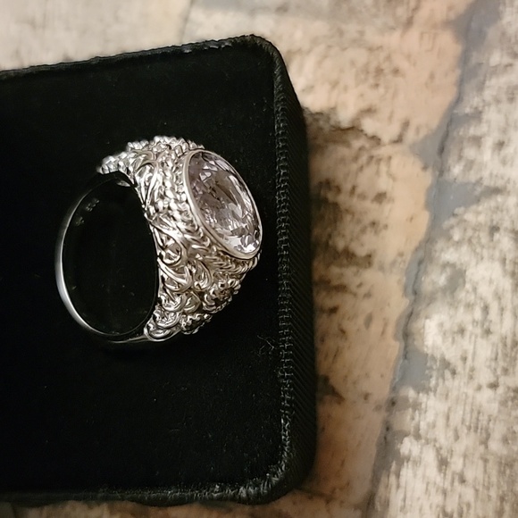 Victoria Wieck ring - Picture 2 of 8